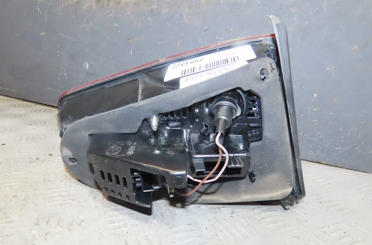 Feu arrière intérieur droit Volkswagen GOLF VII (5G1, BQ1, BE1, BE2) 2.0 r 4motion (2013-2020) occasion