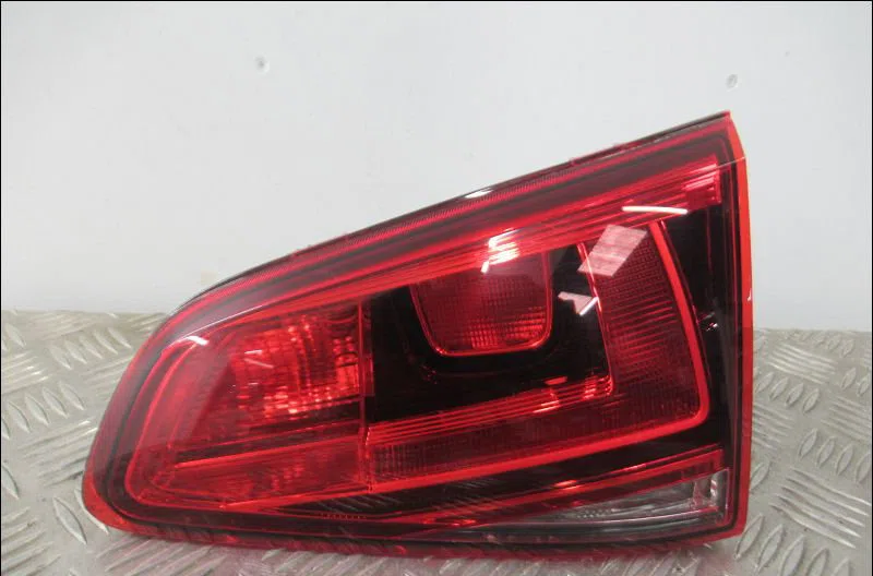Feu arrière intérieur droit Volkswagen GOLF VII (5G1, BQ1, BE1, BE2) 2.0 tdi (2012-2020) 5 portes occasion