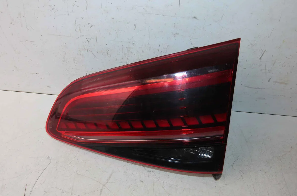 Feu arrière intérieur droit VOLKSWAGEN GOLF VII occasion