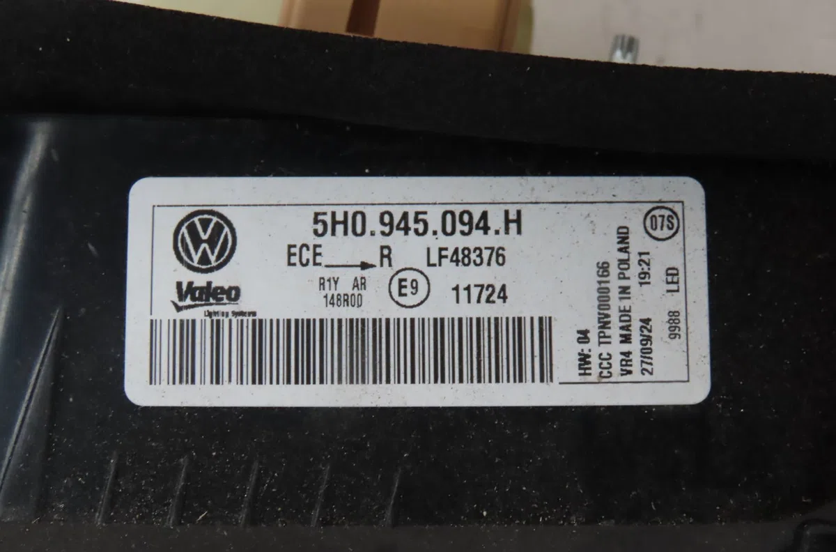 Feu arrière intérieur droit Volkswagen GOLF VIII (CD1) 1.5 etsi (2019) occasion