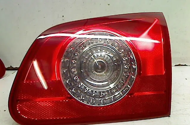 Feu arrière intérieur droit Volkswagen PASSAT B6 Variant (3C5) 2.0 tdi (2005-2010) 5 portes occasion