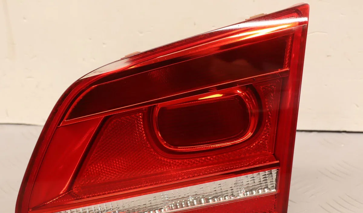 Feu arrière intérieur droit Volkswagen PASSAT B7 (362) 2.0 tdi 4motion (2010-2014) occasion