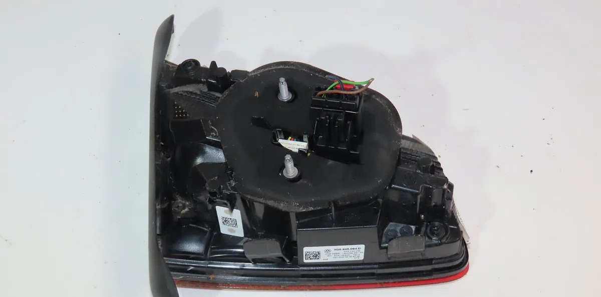 Feu arrière intérieur droit Volkswagen PASSAT B8 (3G2, CB2) 1.6 tdi (2014) occasion