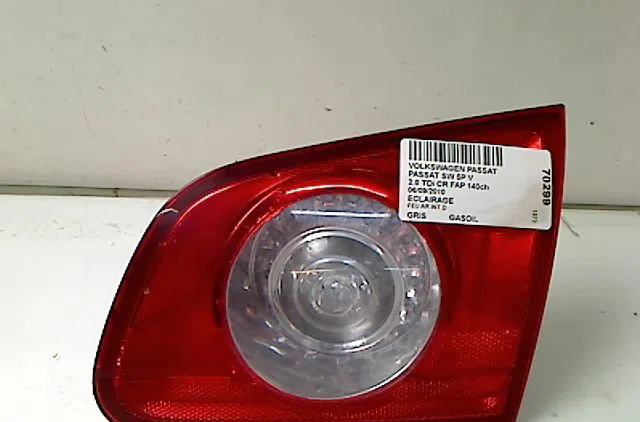 Feu arrière intérieur droit VOLKSWAGEN PASSAT V 2010 occasion