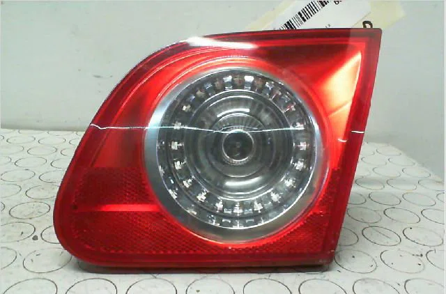 Feu arrière intérieur droit VOLKSWAGEN PASSAT V Phase 1 03-2005--10-2010 1.9 TDI 105ch occasion