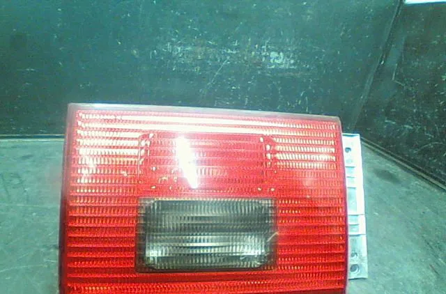 Feu arrière intérieur droit Volkswagen SHARAN (7M8, 7M9, 7M6) 1.9 tdi (1996-2000) 5 portes occasion