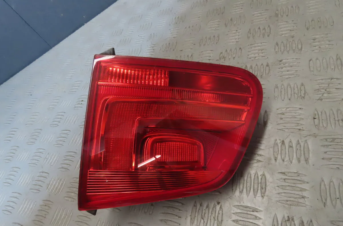 Feu arrière intérieur droit VOLKSWAGEN TIGUAN 2011 occasion