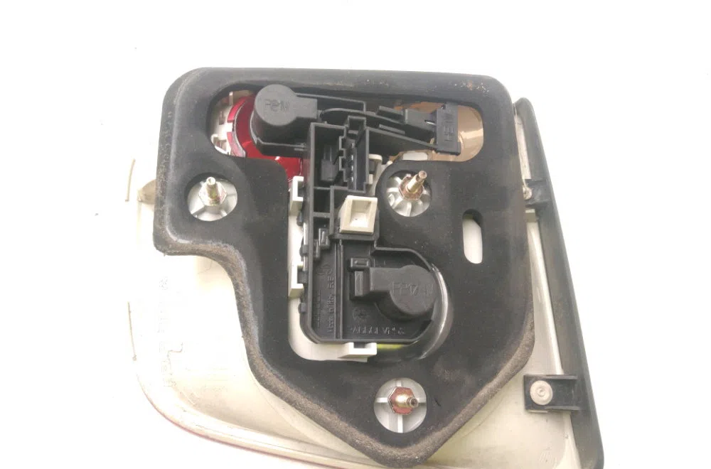 Feu arrière intérieur droit Volkswagen TOUAREG (7LA, 7L6, 7L7) 3.2 v6 (2002-2006) occasion