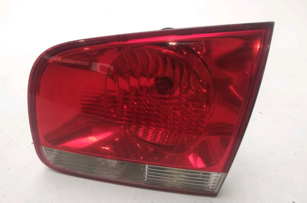 Feu arrière intérieur droit Volkswagen TOUAREG (7LA, 7L6, 7L7) 3.2 v6 (2002-2006) occasion