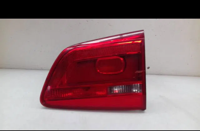 Feu arrière intérieur droit Volkswagen TOURAN (1T3) 1.4 tsi (2010-2015) occasion