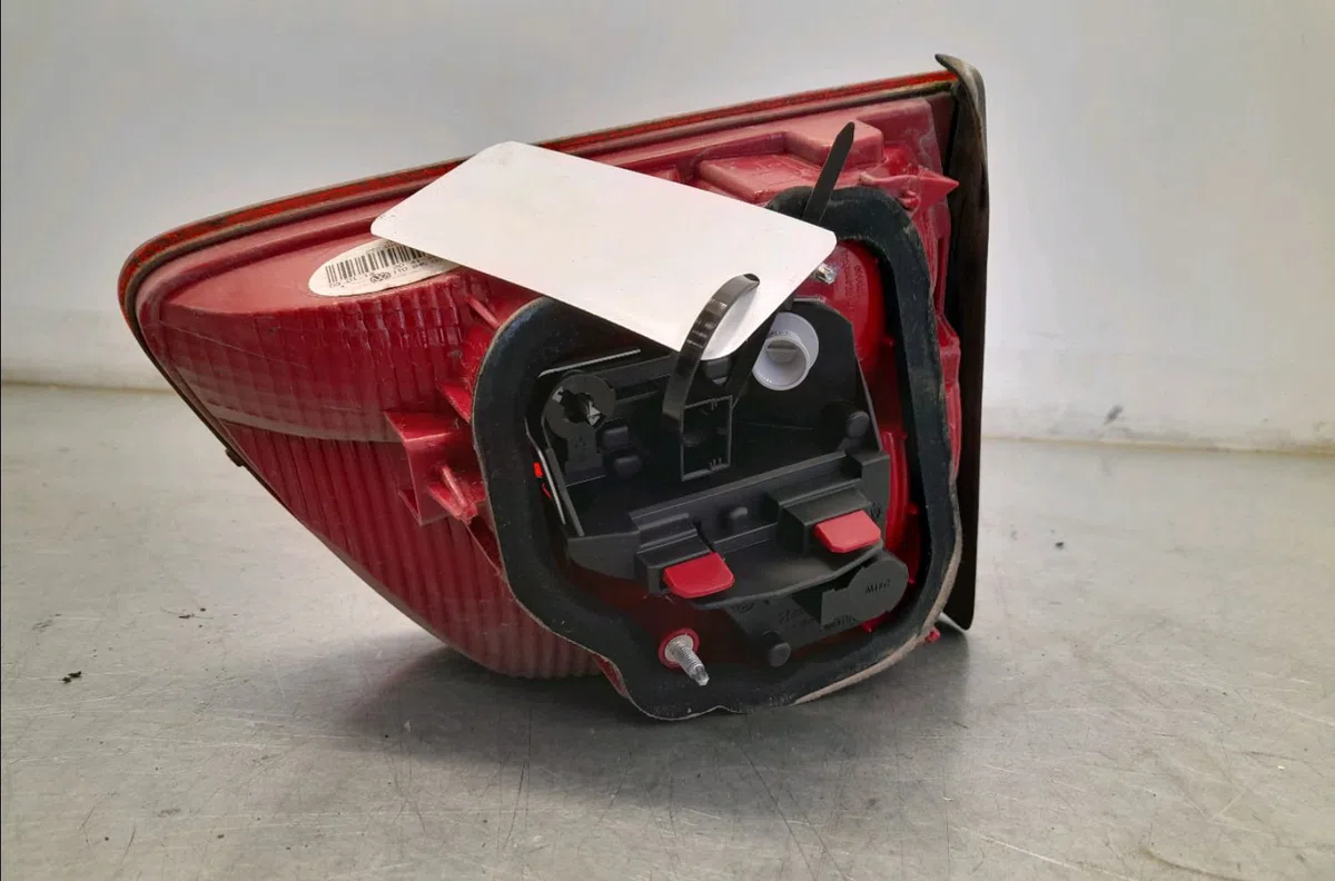 Feu arrière intérieur droit Volkswagen TOURAN (1T3) 2.0 tdi (2010-2015) 5 portes occasion