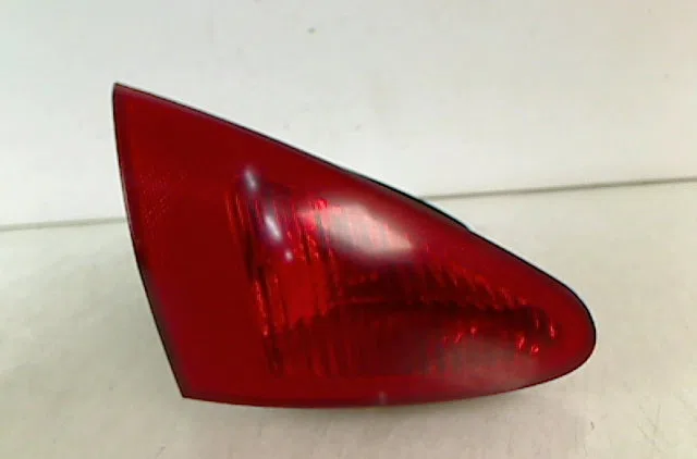Feu arrière interieur gauche ALFA ROMEO 147 2003 occasion