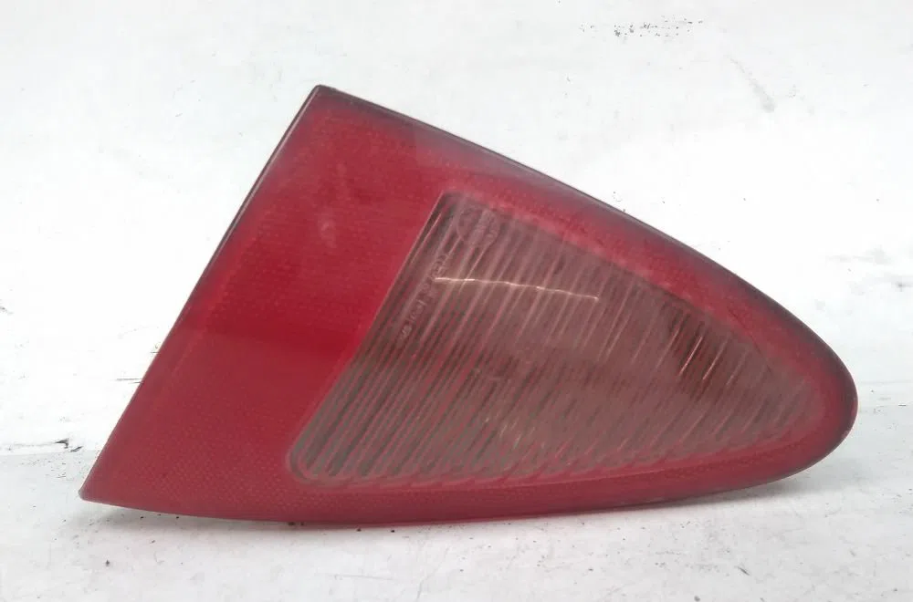 Feu arrière interieur gauche ALFA ROMEO 147 2004 occasion