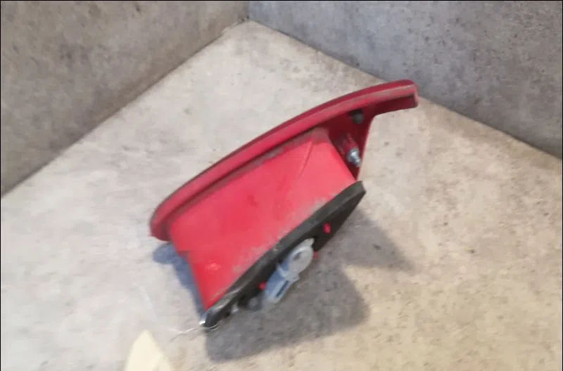 Feu arrière interieur gauche Alfa romeo 147 (937_) 1.6 16v t.spark (937.axa1a, 937.axb1a, 937.bxb1a) (2001-2010) occasio