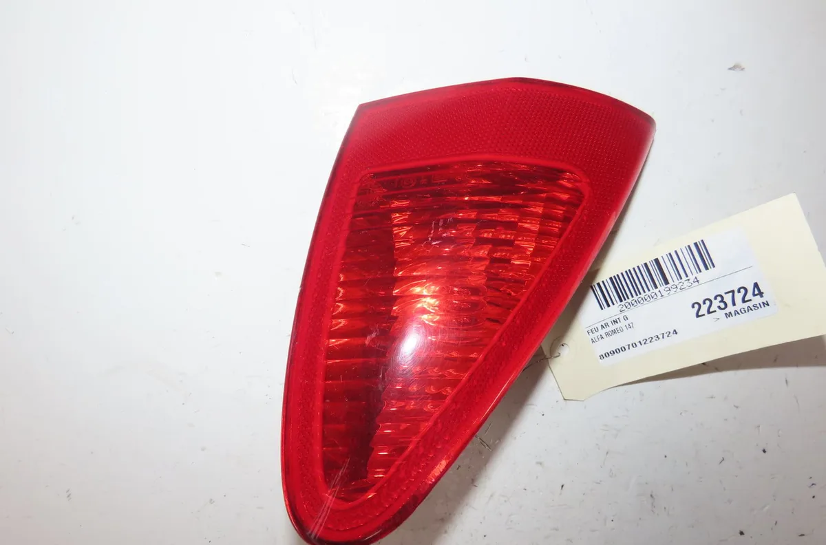 Feu arrière interieur gauche Alfa romeo 147 (937_) 1.6 16v t.spark (937.axa1a, 937.axb1a, 937.bxb1a) (2001-2010) occasio