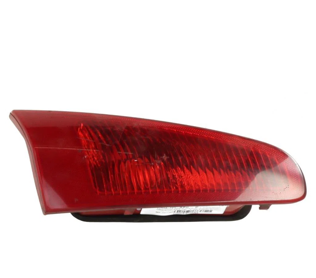Feu arrière interieur gauche Alfa romeo 147 (937_) 1.6 16v t.spark (937.axa1a, 937.axb1a, 937.bxb1a) (2001-2010) occasio