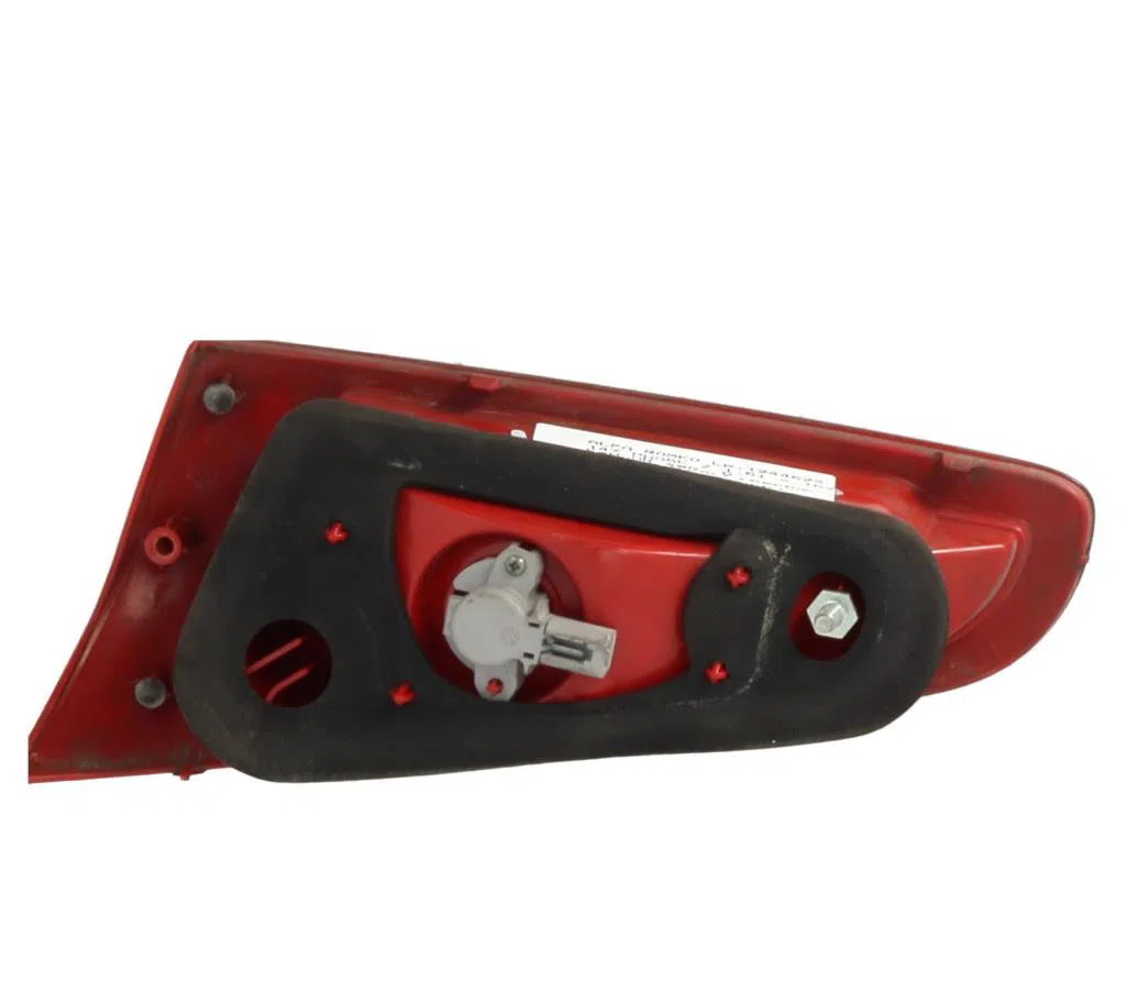 Feu arrière interieur gauche Alfa romeo 147 (937_) 1.6 16v t.spark (937.axa1a, 937.axb1a, 937.bxb1a) (2001-2010) occasio