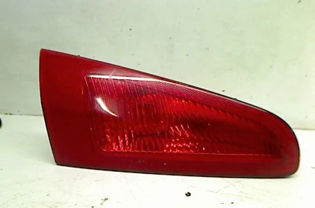 Feu arrière interieur gauche Alfa romeo 147 (937_) 1.6 16v t.spark eco (937.axa1a, 937.bxa1a) (2001-2010) occasion
