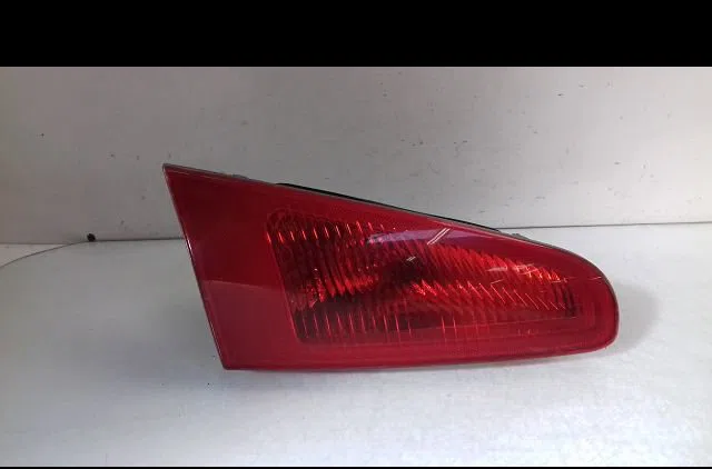 Feu arrière interieur gauche Alfa romeo 147 (937_) 1.9 jtdm 16v (937.axn1b, 937.bxn1b) (2004-2010) occasion