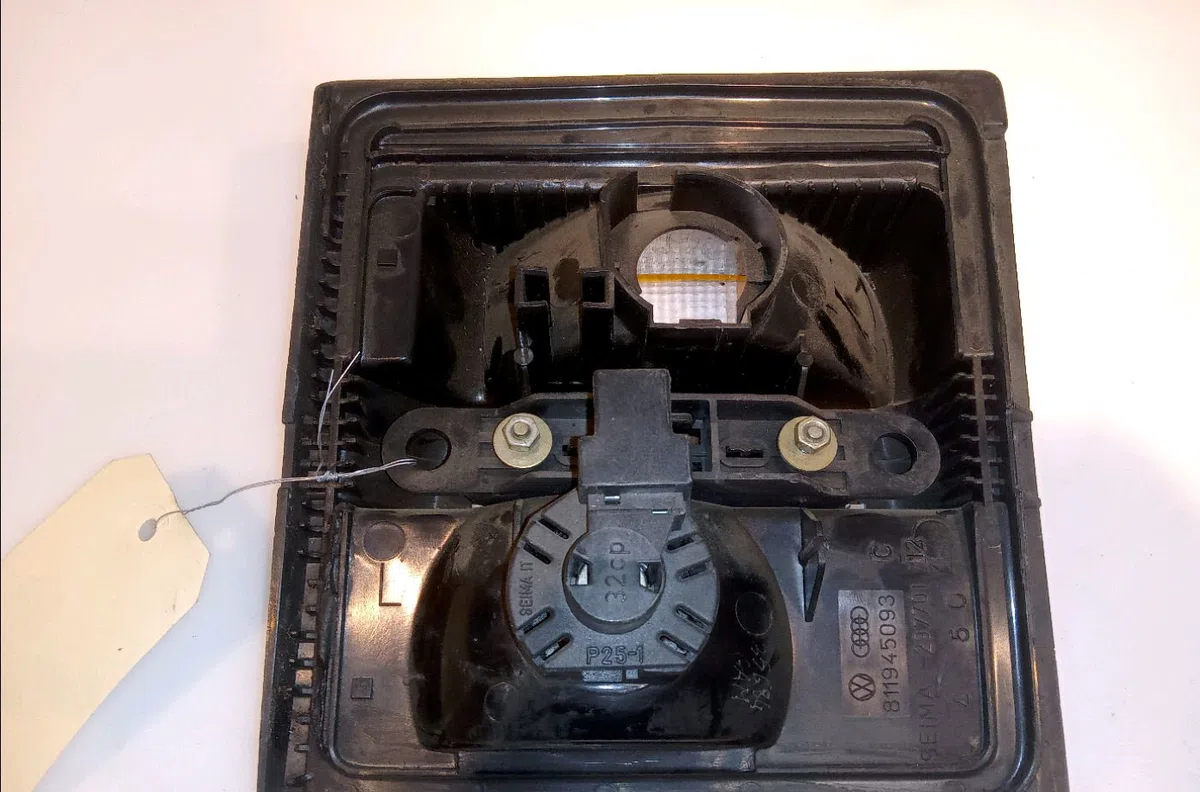 Feu arrière interieur gauche AUDI 80 II 1985 occasion