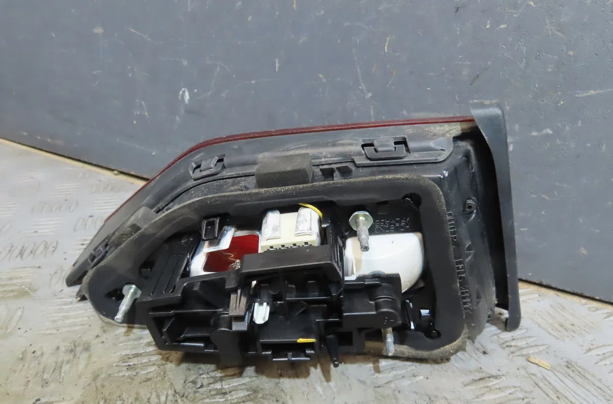 Feu arrière interieur gauche Audi A3 Limousine (8VS, 8VM) 2.0 tdi (2013-2020) occasion
