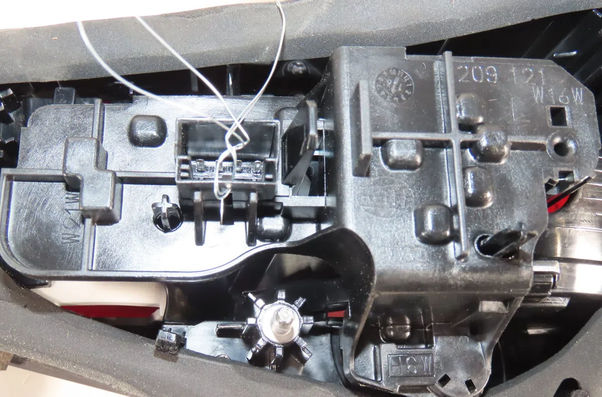 Feu arrière interieur gauche Audi A3 Sportback (8VA, 8VF) 1.6 tdi (2012) occasion