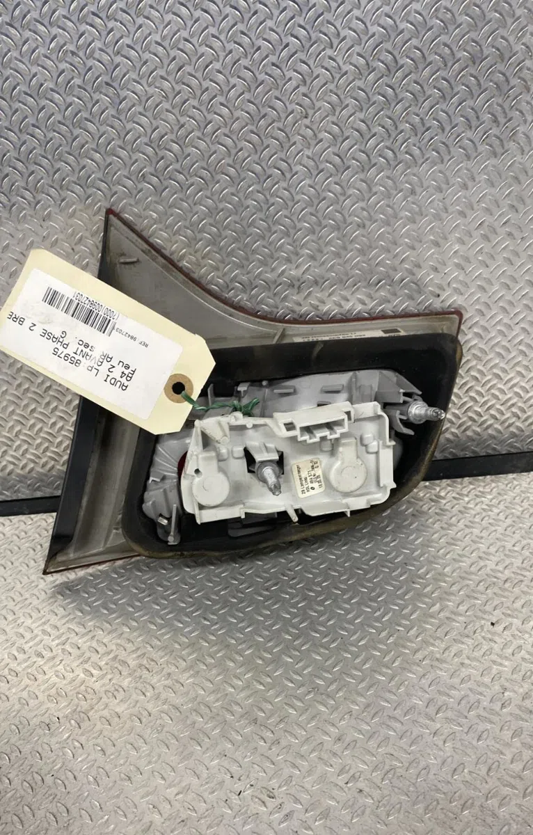 Feu arrière interieur gauche AUDI A4 2  A4 2 AVANT PHASE 2 BREAK occasion