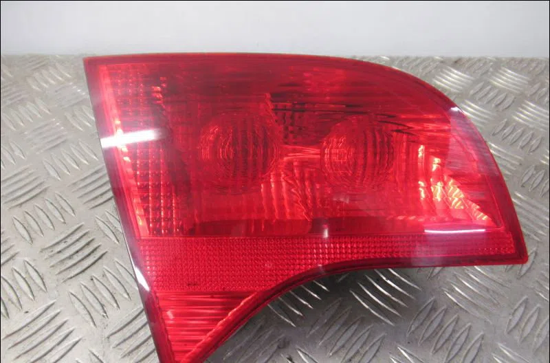 Feu arrière interieur gauche Audi A4 B6 (8E2) 1.9 tdi (2000-2004) occasion
