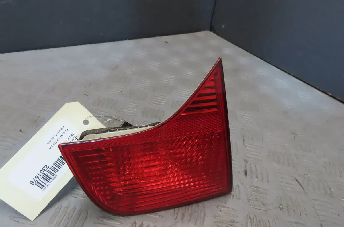 Feu arrière interieur gauche Audi A4 B7 (8EC) 1.9 tdi (2004-2008) 4 portes occasion