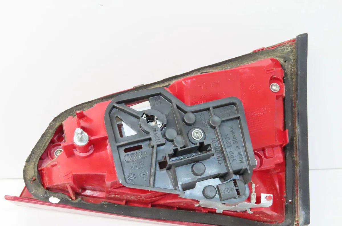 Feu arrière interieur gauche Audi A4 B8 (8K2) 2.0 tfsi (2008-2015) occasion