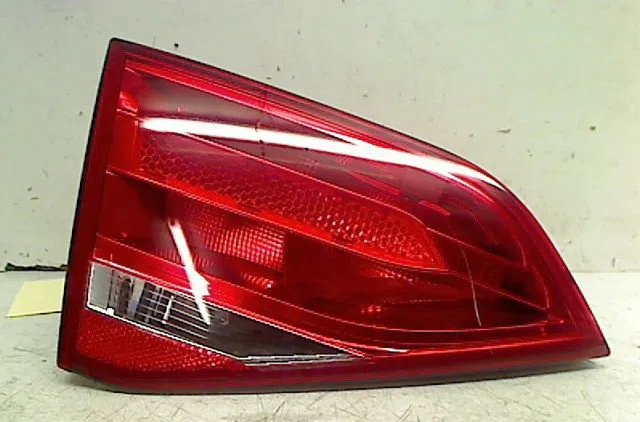 Feu arrière interieur gauche Audi A4 B8 (8K2) 2.7 tdi (2007-2012) 4 portes occasion