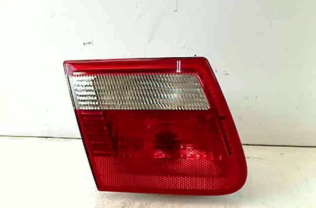 Feu arrière interieur gauche B.M.W. SERIE 3 IV 2003 occasion