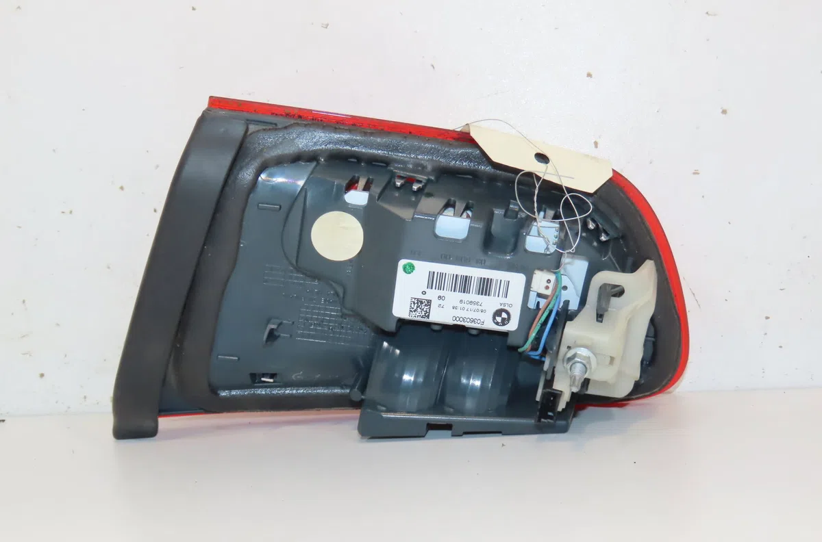 Feu arrière interieur gauche Bmw 1 (F20) 114 d (2012-2015) occasion