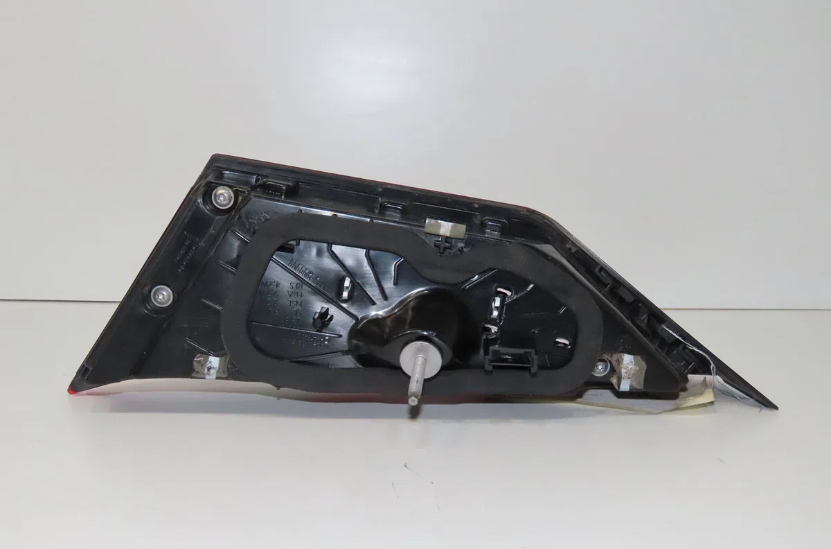 Feu arrière interieur gauche Bmw 1 (F40) 116 d (2019) occasion