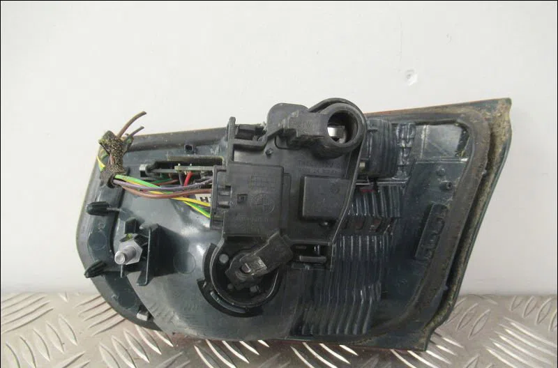 Feu arrière interieur gauche Bmw 3 (F30, F80) 316 d (2012-2018) occasion