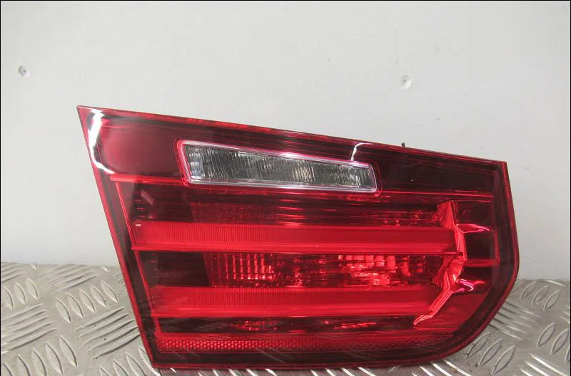 Feu arrière interieur gauche Bmw 3 (F30, F80) 316 d (2012-2018) occasion