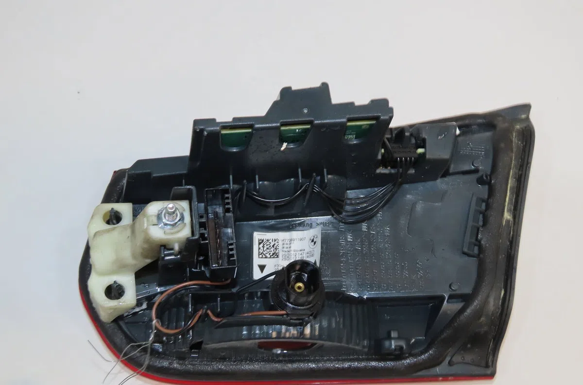 Feu arrière interieur gauche Bmw 3 (F30, F80) 320 d (2011-2016) occasion
