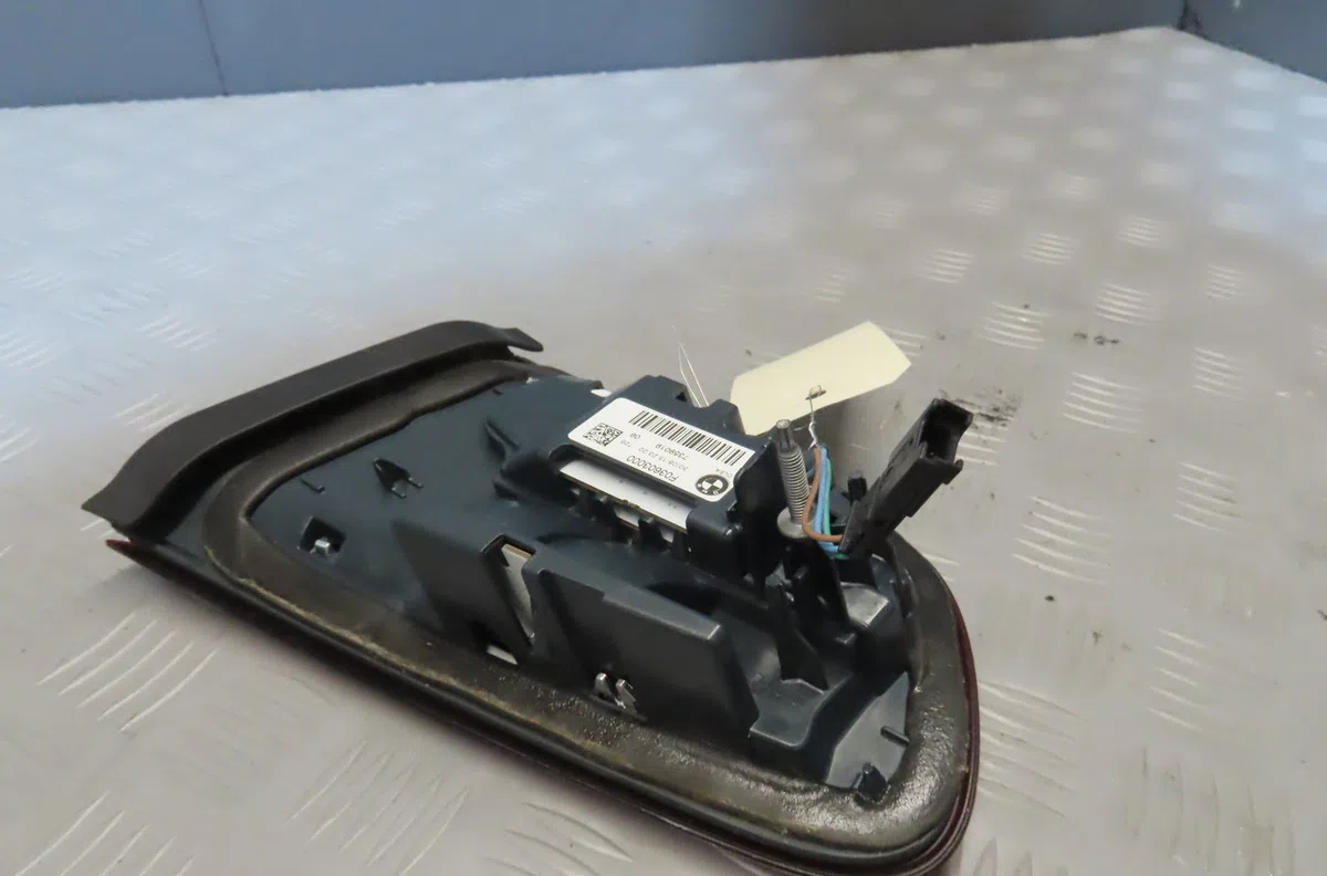 Feu arrière interieur gauche BMW SERIE 1 2015 occasion
