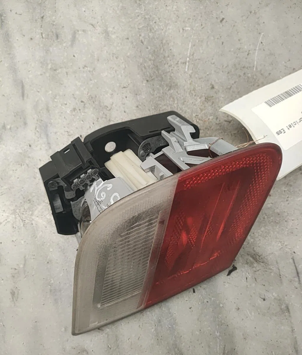 Feu arrière interieur gauche BMW SERIE 3 E46 CABRIO PHASE 1 occasion