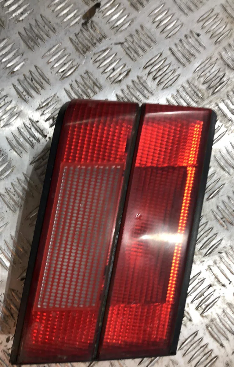 Feu arrière interieur gauche BMW SERIE 5 E28 occasion