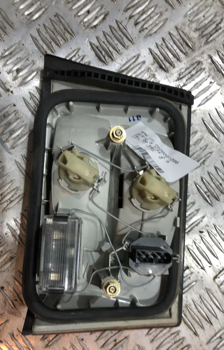 Feu arrière interieur gauche BMW SERIE 5 E28 occasion