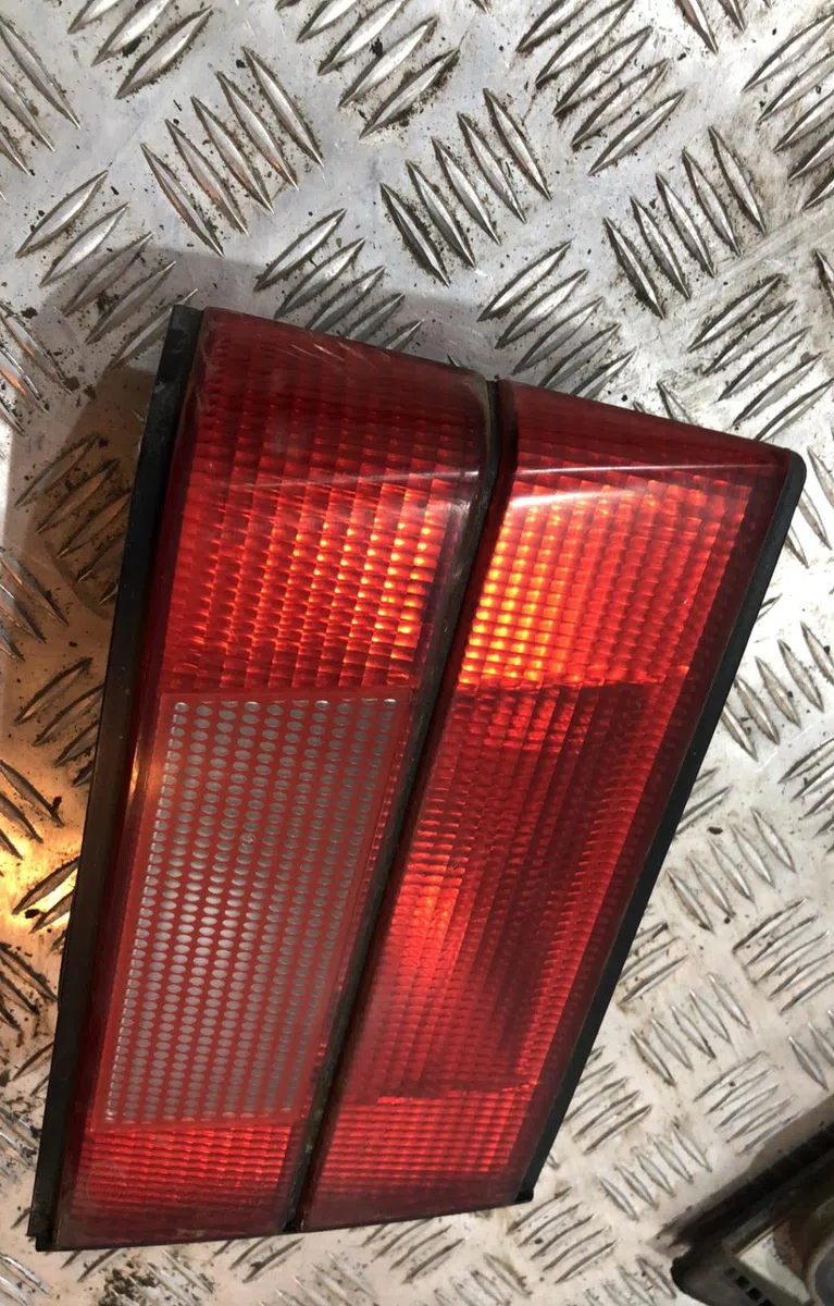 Feu arrière interieur gauche BMW SERIE 5 E28 occasion