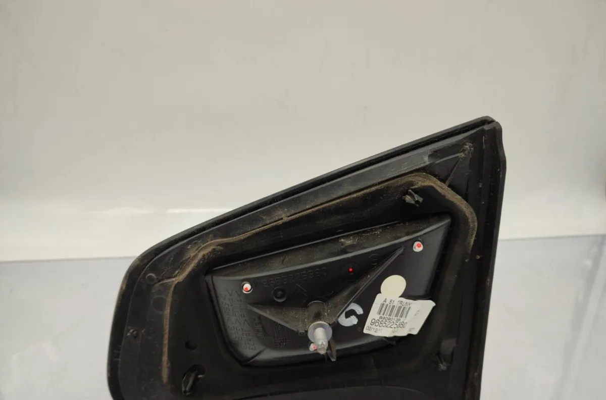 Feu arrière interieur gauche CITROEN C3 2 PHASE 1 occasion
