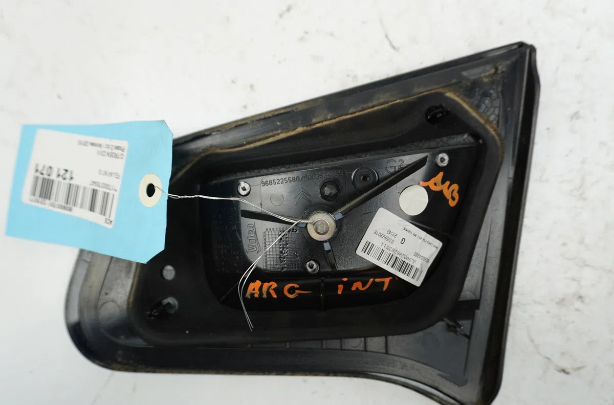 Feu arrière interieur gauche Citroen C3 II (SC_) 1.4 hdi 70 (sc8hzc, sc8hr0, sc8hp4) (2009) 5 portes occasion