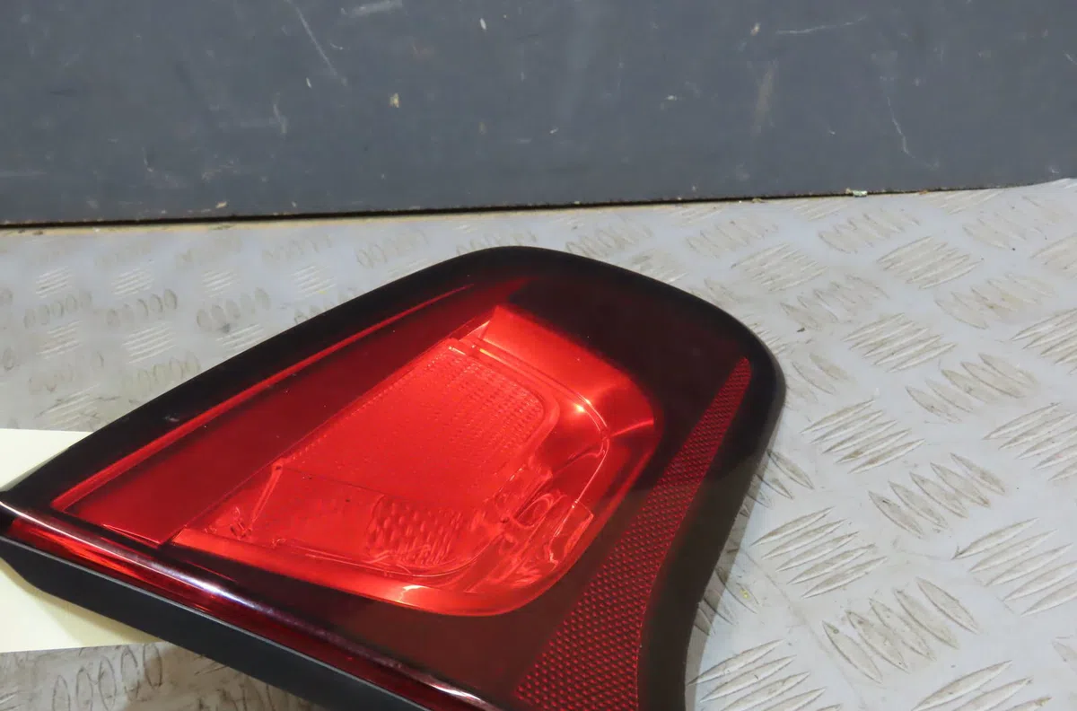 Feu arrière interieur gauche Citroen C3 II (SC_) 1.4 vti 95 (2009) occasion