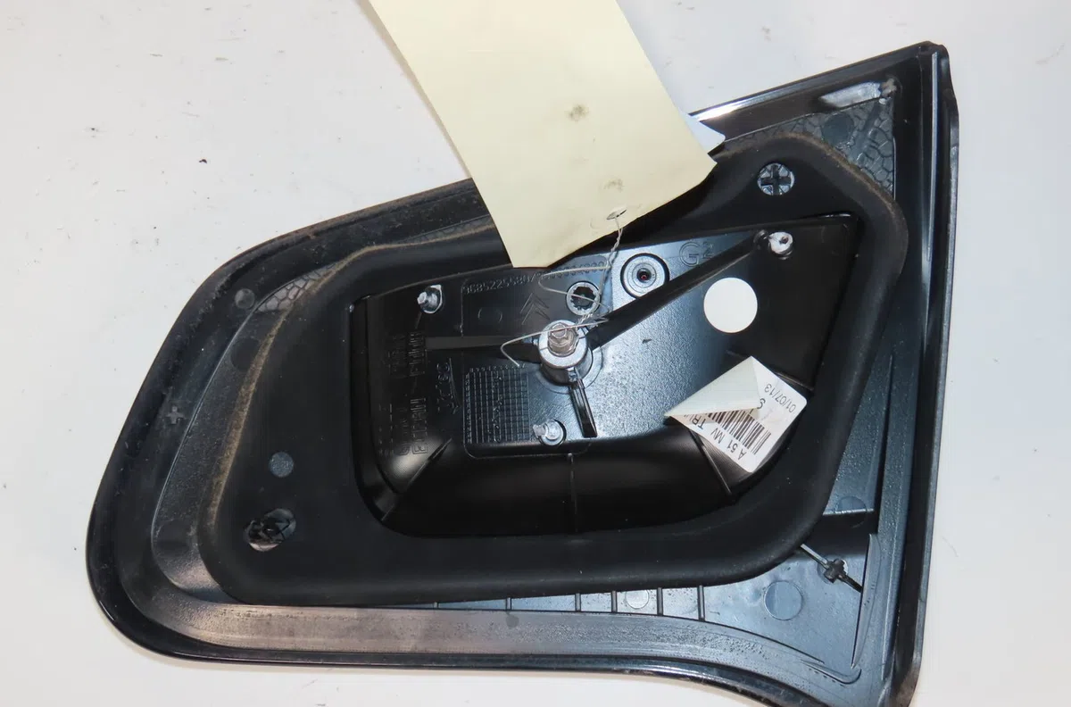 Feu arrière interieur gauche Citroën C3 II (SC_) 1.4 vti 95 (2009) occasion