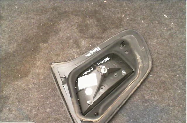 Feu arrière interieur gauche Citroën C3 II (SC_) 1.6 bluehdi 75 (2015) occasion