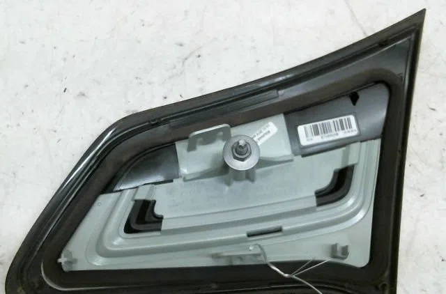 Feu arrière interieur gauche Citroen C4 II (NC_) 1.6 bluehdi 100 (2014) occasion