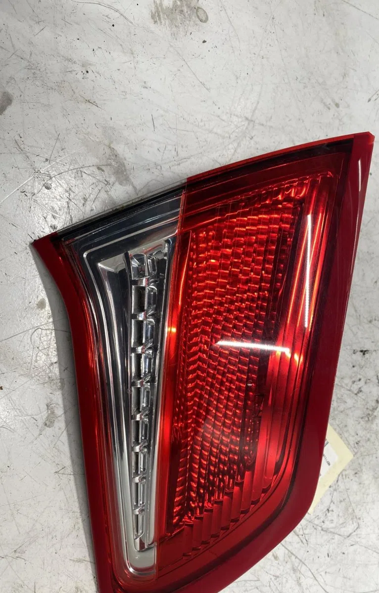 Feu arrière interieur gauche Citroen C4 II (NC_) 1.6 hdi 110 (2009) 5 portes occasion