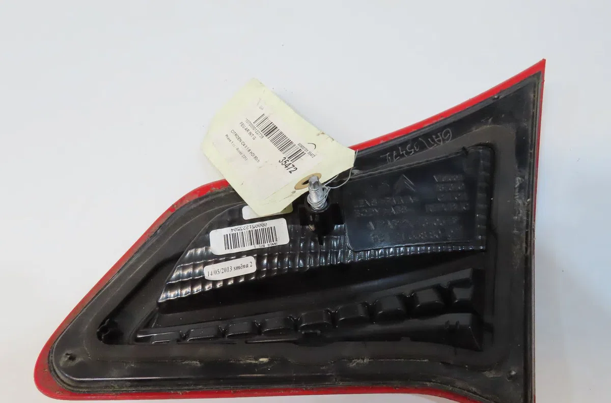 Feu arrière interieur gauche Citroen C4 II (NC_) 1.6 hdi 90 (2009) 5 portes occasion
